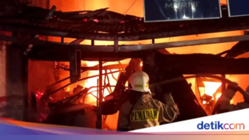 Kebakaran Subuh Hanguskan 16 Rumah di Bangka Jaksel, Kerugian Capai Rp 2,93 Miliar