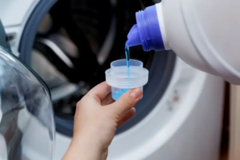 Kebiasaan Pakai Deterjen Berlebihan Ternyata Merusak Pakaian Lebih Cepat