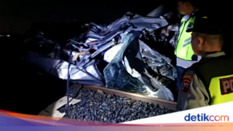 Kecelakaan Maut Mobil Sigra Vs KA di Grobogan, 3 Keluarga Tewas Saat Hendak Ziarah