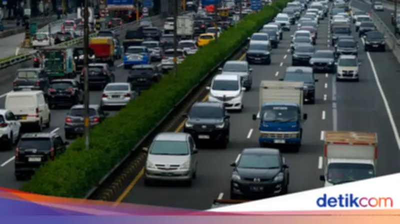 Kepadatan dan Kecelakaan Beruntun Warnai Lalin Tol Jakarta di Hari Pertama Puasa Ramadan