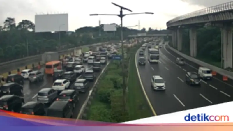 Kepadatan Lalu Lintas Parah di Interchange Cawang Jakarta Timur Akibat Arus Tol