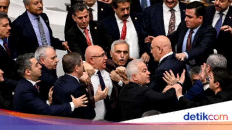Kericuhan Parlemen Turki: Anggota Legislator Adu Jotos Soal Pengangkatan Menteri Kehakiman