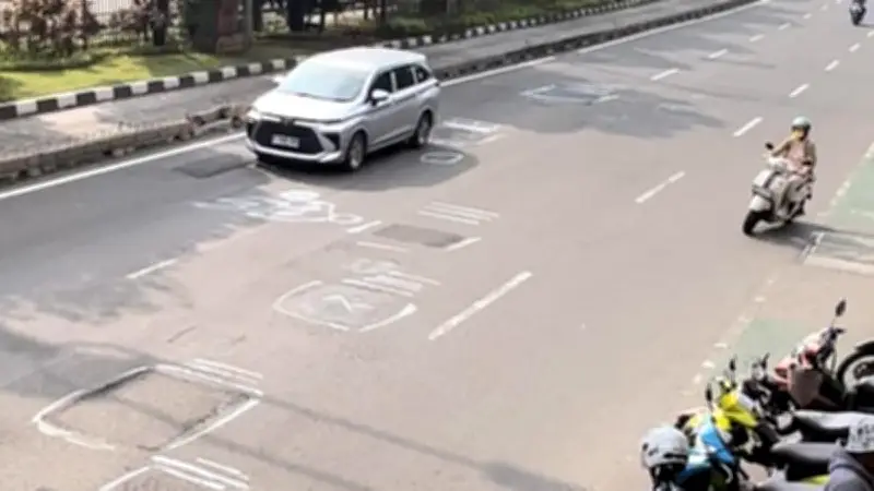 Kesaksian Warga Matraman: Lubang Jalan Langganan yang Tewaskan Pelajar SMK