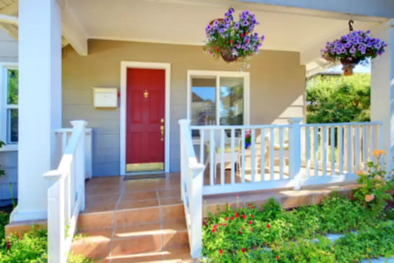 Kesalahan Dekorasi Teras Depan Rumah yang Bikin Tampilan Norak dan Ketinggalan Zaman