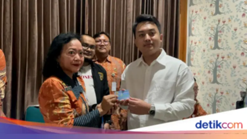 KGPH Purbaya Resmi Ganti Nama Jadi Sri Susuhunan Pakubuwono XIV di KTP