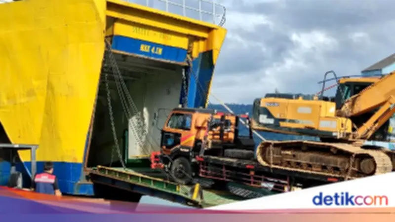 KMP Jatra II Angkut Bantuan dan Alat Berat untuk Pemulihan Pascabencana di Sibolga dan Nias