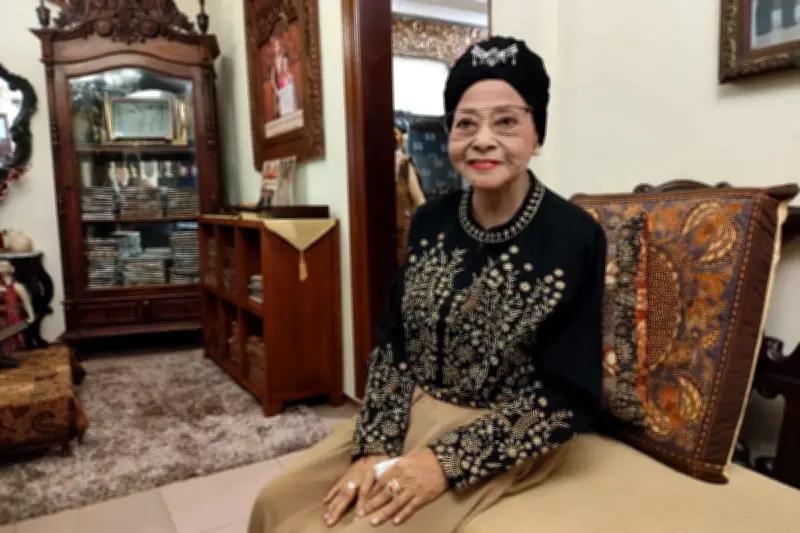 Kondisi Kesehatan Waldjinah: Ratu Keroncong Gunakan Walker dan Kursi Roda