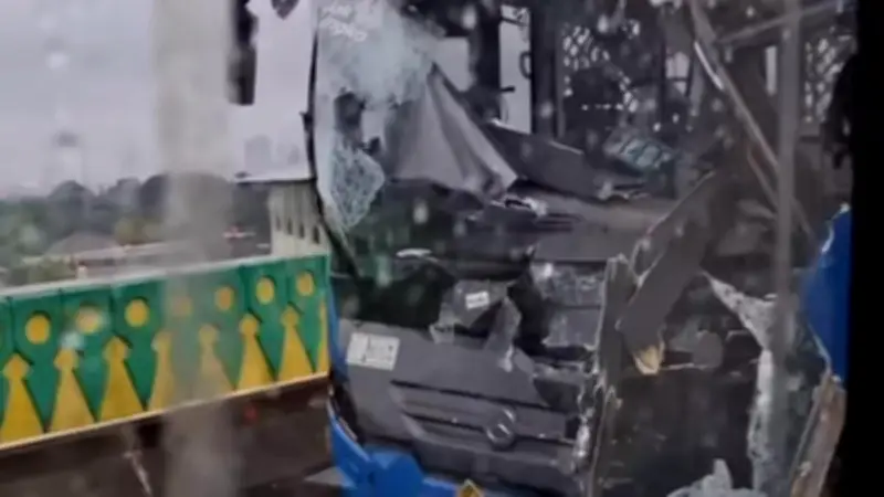 Kronologi Lengkap Kecelakaan Bus TransJakarta Koridor 13, Sopir Mengantuk hingga Tertidur