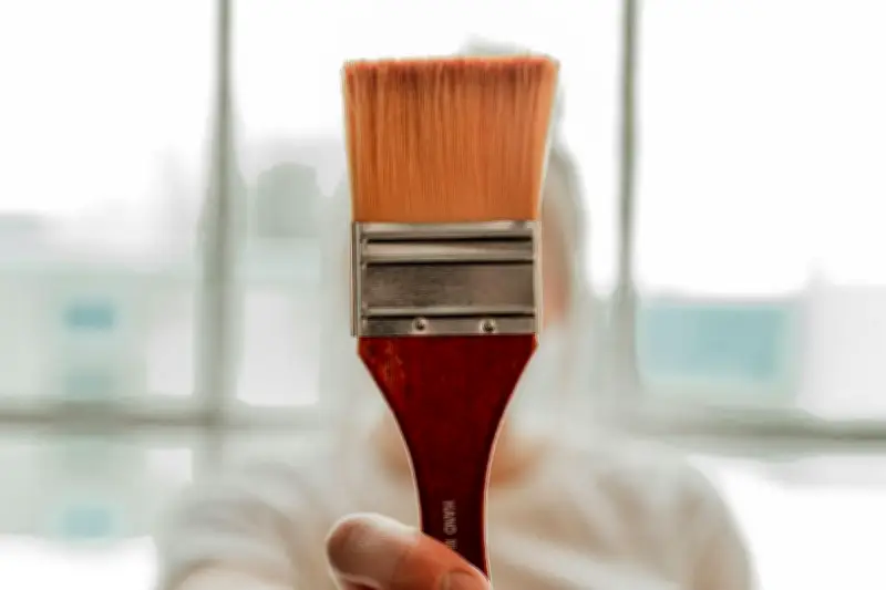 Kuas Cat Ternyata Bisa Jadi Alat Multifungsi untuk Bersihkan Rumah