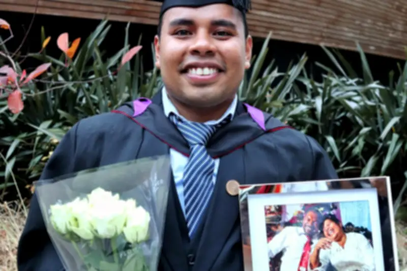 Lukas, Pemuda Asli Papua Sukses Raih Pendidikan SMA hingga S2 dengan Beasiswa