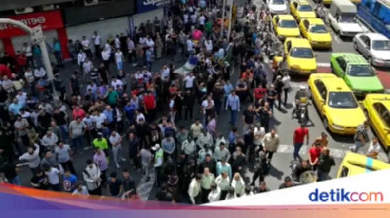 Mahasiswa Iran Gelar Demo Anti-Pemerintah Besar-besaran, Bentrok dengan Pendukung Rezim