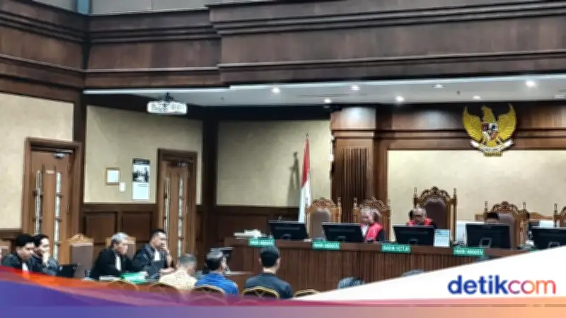 Mantan Dirut Pertamina Patra Niaga Bantah Tuduhan Oplos BBM di Sidang Tipikor