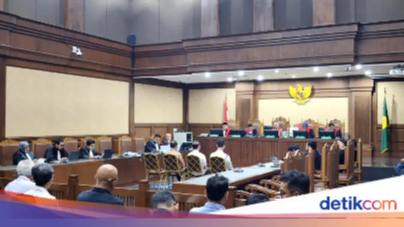 Mantan Dirut Pertamina Patra Niaga Dituntut 14 Tahun Penjara dalam Kasus Korupsi Minyak Mentah