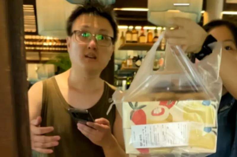 Mantan Politisi Singapura Samuel Lee Viral Jadi Driver GrabFood