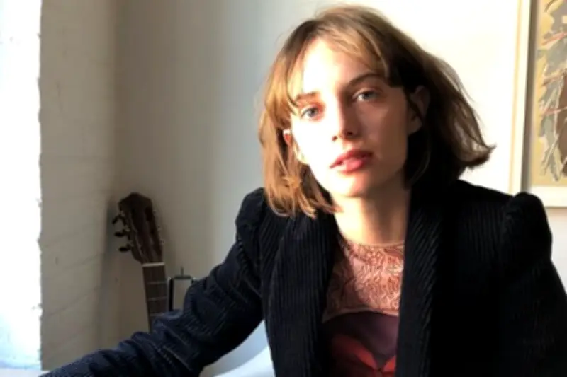 Maya Hawke Rayakan Valentine dengan Menikahi Christian Lee Hutson di New York
