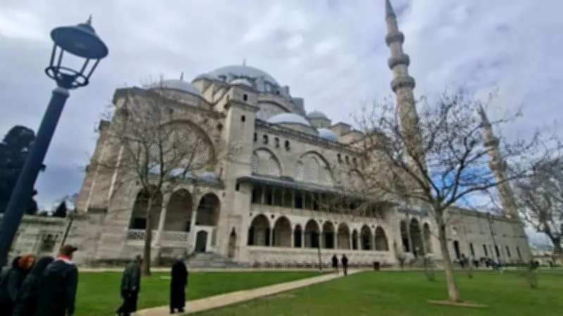 Megahnya Masjid Süleymaniye: Warisan Sultan Ottoman yang Menyaingi Hagia Sophia