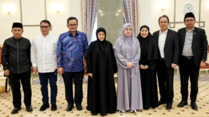 Megawati Tiba di Madinah, Ziarah ke Makam Rasulullah SAW Didampingi Anak-anak