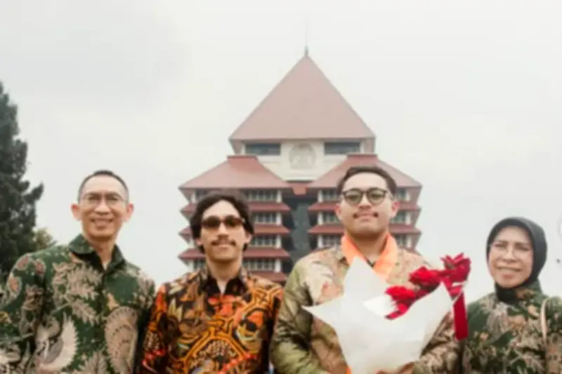 Melly Goeslaw Rayakan Wisuda Putra Bungsu dengan Pesan Haru di Media Sosial