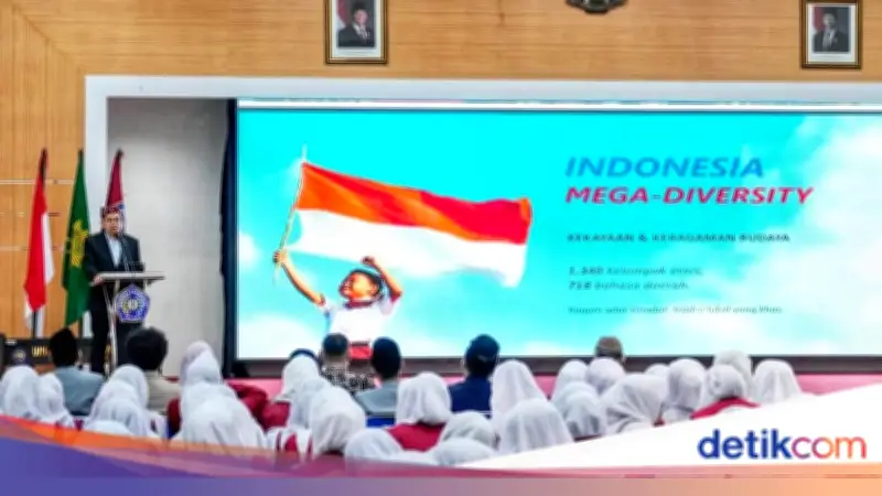 Menbud Fadli Zon Soroti Potensi Indonesia Sebagai Pusat Kebudayaan Dunia di UMSURA