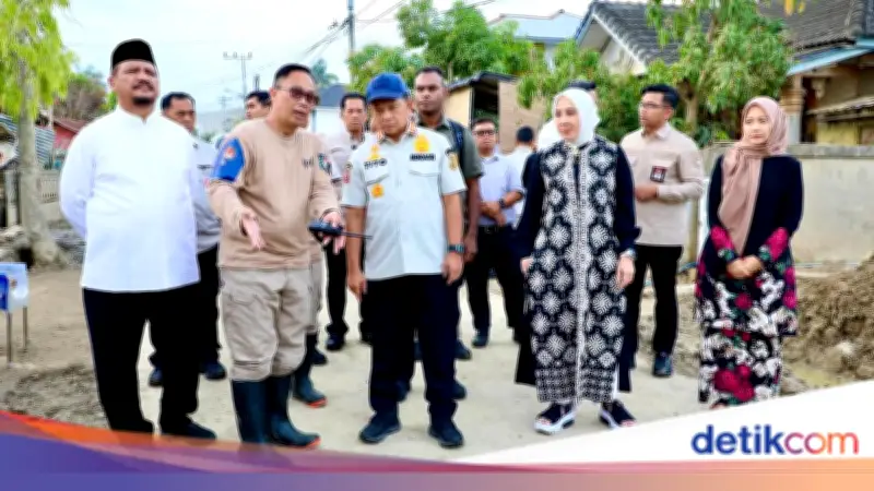 Mendagri Tito Tinjau Pembersihan Lumpur Banjir Aceh Tamiang oleh Praja IPDN