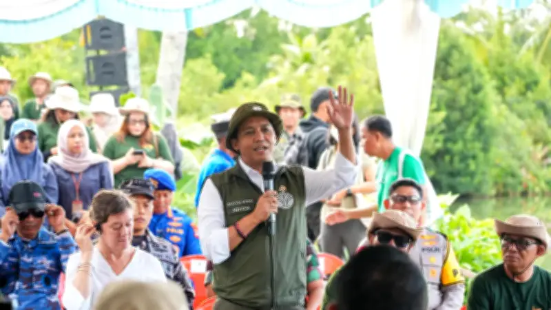 Menhut Raja Juli Tegaskan Tanam Mangrove Tak Ubah Status Lahan Petani Tambak