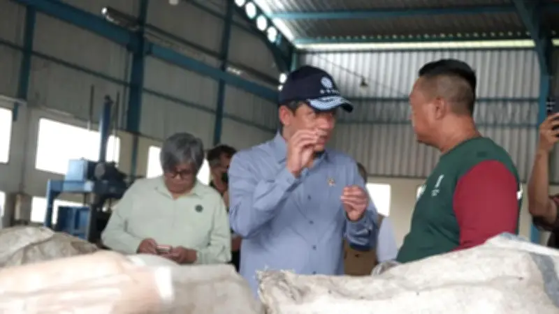 Menteri LH Hanif Faisol: Pengelolaan Sampah Surabaya Harus Merata hingga Pelosok