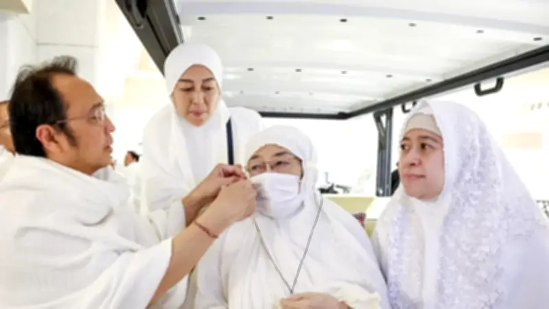 Momen Hangat Megawati Umrah Bersama Keluarga, Prananda Bantu Tahalul