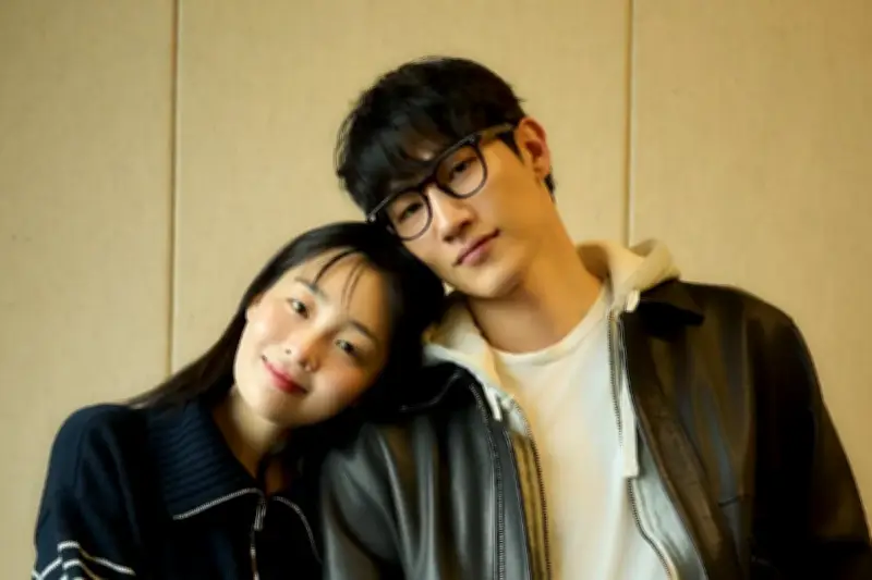 Netflix Produksi Film Romantis Korea 'Messily Ever After' dengan Reuni Kim Min-ha dan Noh Sang-hyun