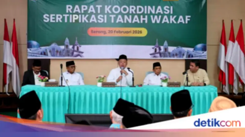 Nusron Serahkan 13 Sertipikat Tanah Wakaf di Banten, Tegaskan Milik Umat Islam