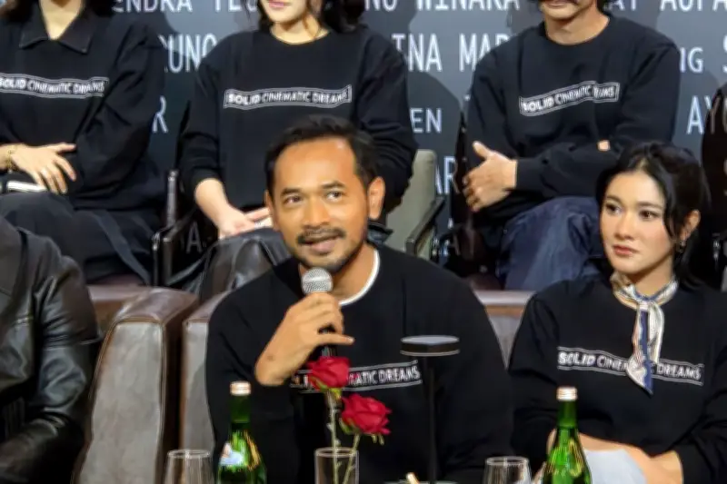 Oka Antara Hadapi Tantangan Bahasa Baku 1981 dalam Film Kapal Terbang