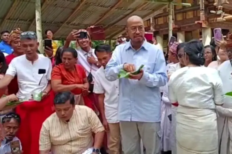 Pandji Pragiwaksono Hadiri Sidang Adat Toraja Usai Konten Stand Up Comedy Viral