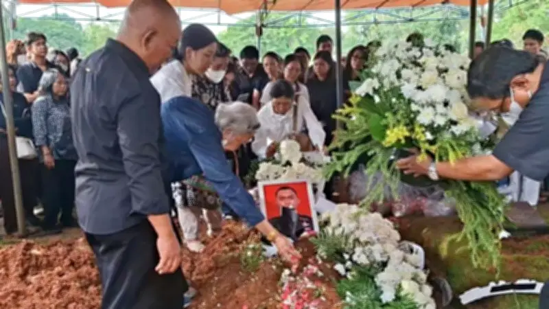 Panggilan Terakhir Kopilot Baskoro: Keluarga Soroti Minimnya Pengamanan Bandara Papua