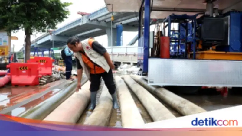 Pemprov Jateng Intensif Tangani Banjir di Semarang dan Demak dengan Delapan Pompa