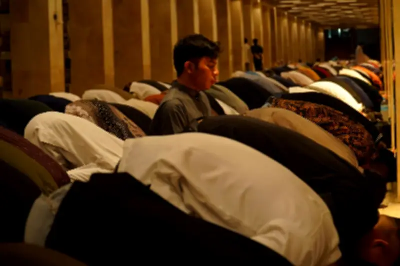 Perbedaan Rakaat Sholat Tarawih: 20 vs 8 Rakaat, Mana yang Benar?
