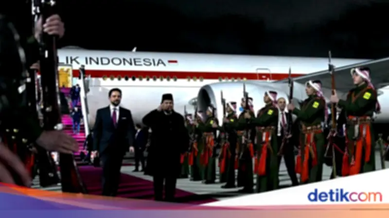 Pesawat Prabowo Kembali Dikawal Jet Tempur F-16 Yordania dalam Kunjungan Kerja