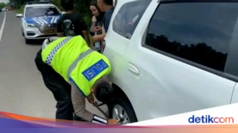 Polantas dan Jasa Marga Bantu Pengemudi Pecah Ban di Tol Cipularang, Kakorlantas Apresiasi