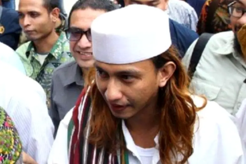 Polisi Tunda Penahanan Bahar bin Smith Usai Pemeriksaan Kasus Penganiayaan