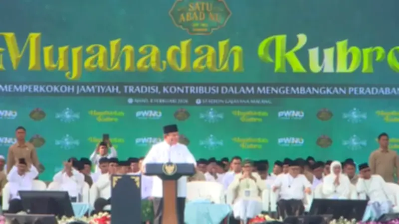 Prabowo Beri Koin Presiden ke Qari di Acara Satu Abad NU di Malang