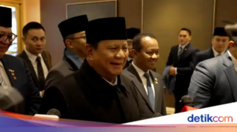 Prabowo Tertawa Tanggapi Pujian Trump: 'I Don't Wanna Fight Him'