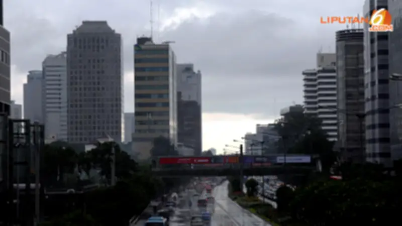 Prakiraan Cuaca Jabodetabek Hari Ini: Berawan Tebal dan Hujan Sedang, Waspada Banjir Rob