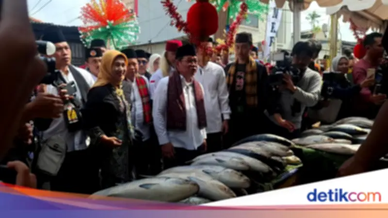 Pramono Borong Bandeng Jumbo 14 Kg di Festival Rawa Belong, Dukung UMKM Lokal