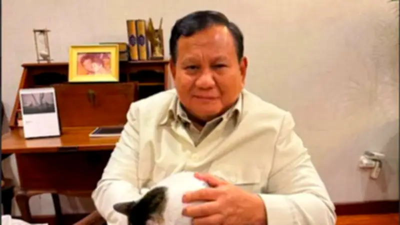 Presiden Prabowo Berbuka Puasa Bersama Kucing Kesayangan Bobby Kertanegara