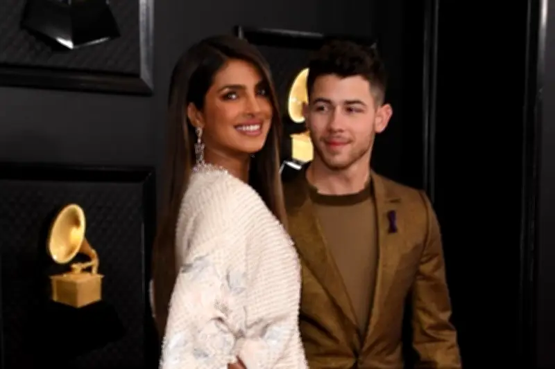 Priyanka Chopra Tegaskan Pernikahan dengan Nick Jonas Tetap Kuat