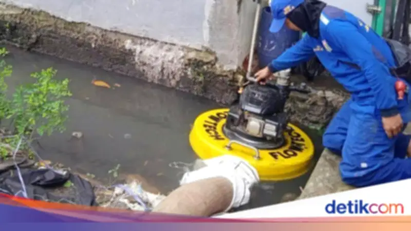Ratusan Rumah Terendam Banjir di Rawa Terate Cakung, Pompa Dikerahkan