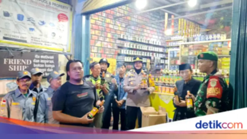 Razia Miras Ilegal di Puncak Bogor Jelang Ramadan, 50 Botol Disita Polisi