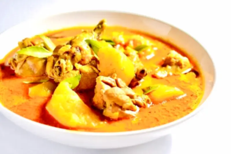 Resep Kari Merah Ayam Kentang, Lauk Praktis untuk Menu Sahur