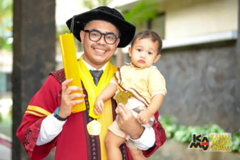 Rezzy Eko Caraka, Wisudawan Terbaik Unpad, Cetak 7 Publikasi di Jurnal Internasional