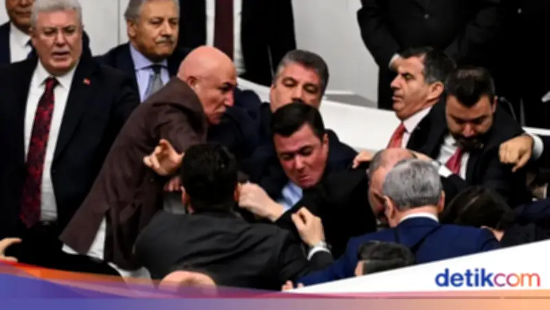 Ricuh di Parlemen Turki, Anggota Adu Jotos Soal Pengangkatan Menteri Baru Erdogan