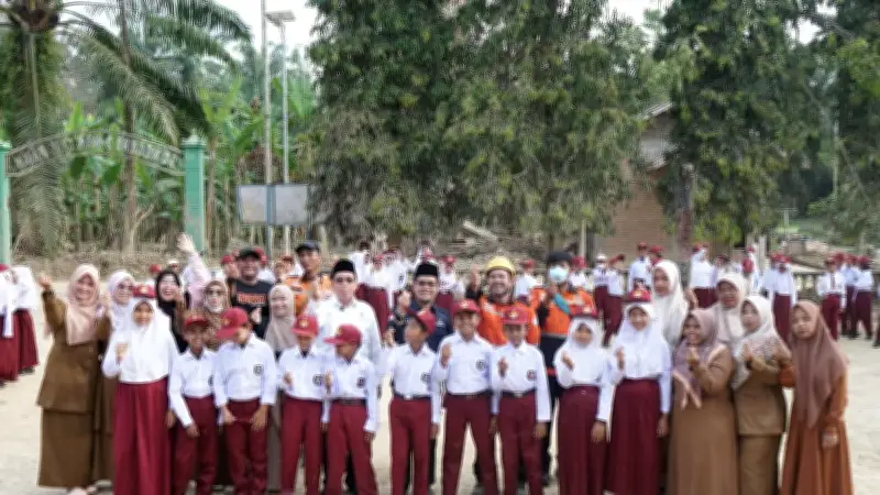 SDN 02 Rantau Pauh Gelar Upacara Perdana Pascabencana Banjir Bandang