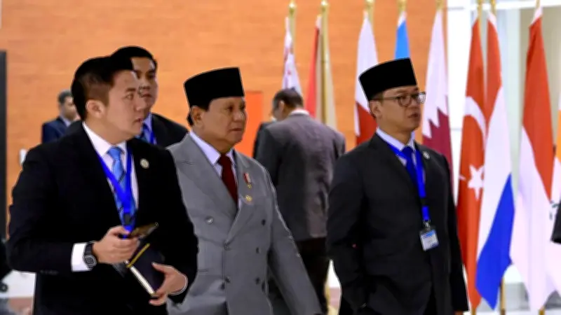 Seskab Teddy: Diplomasi Prabowo Turunkan Tarif Dagang AS dari 32% ke 19%